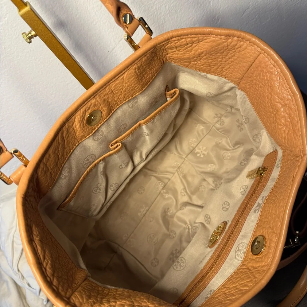 Tory Burch Amanda Pebbled Leather Tote Crossbody Bag Camel Tan - Picture 6 of 8
